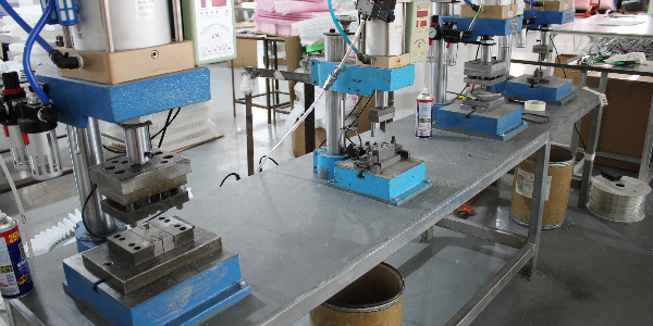 壓鉚機(jī)